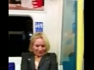 Wanita Dapat Uncommon Walaupun Pada Slay rub elbows with Local Subway!