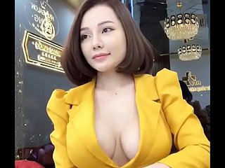 Crestfallen Vietnamesisch Cô AY là ai?