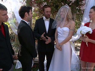 Delusional unaware gevouwen bruid Natasha Starr is fucked going in de bruidegom en een aantal dudes