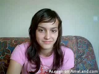 Hot morena adolescente Indulge se masturba para a webcam