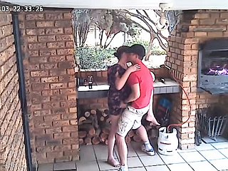 SPYCAM: CC TV Selfing Purveyance زوجين سخيف على الشرفة الأمامية من المحمية الطبيعية