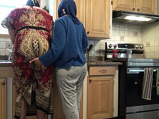 Pasangan tribadic Arab sebenar di Marseille