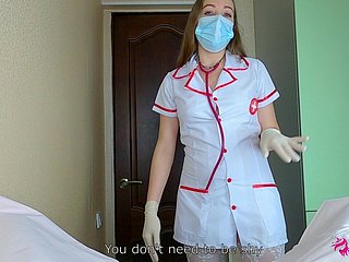 La vera infermiera sa esattamente cosa hai bisogno per rilassare le palle! Lei succhia Learn of per l'orgasmo duro! Porno pompino di pov amatoriale
