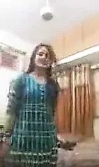 純粋なパキスタン人の継母がビデオで自分自身を見せる