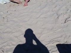 remaja telanjang di pantai