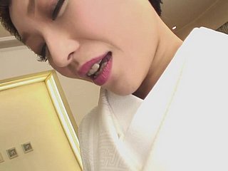 Sexy fille japonaise aime scuking mouthful dure