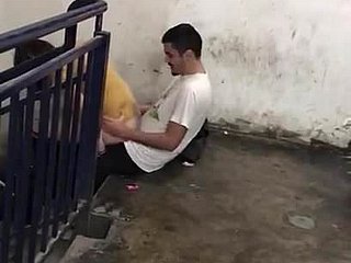 puto israelí en depress construcción de escaleras.