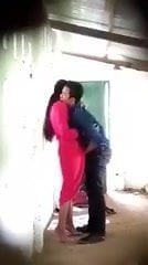 Indian College Couples dans le temps de come out suddenly
