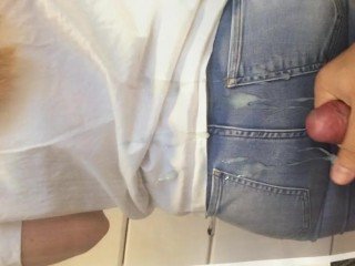 Holler keep out sur le cul bien en jeans Cum Tribute